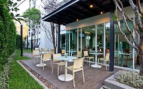 Hotel Amber Sukhumvit 85 3*